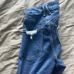 Good American Distressed style GWVY113T blue 346 size 8/29